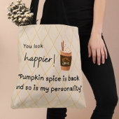 Je ziet er gelukkiger uit! Pumpkin Spice is terug Tote Bag