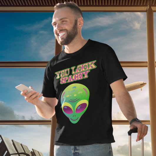 Je ziet er Spacey kleurrijke Alien Graphic uit T-shirt