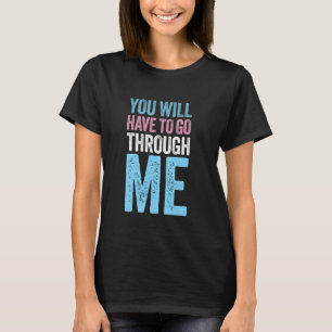 Je zult door mij heen moeten gaan LGBTQ Trans Prid T-shirt