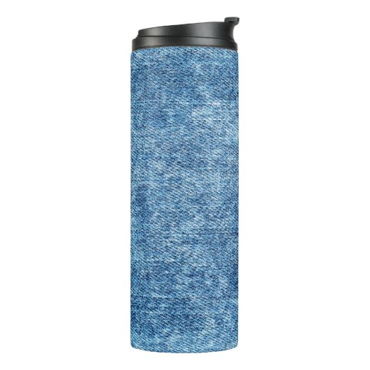 Jeans in zure was blauw. Denim-achtergrond, textuu Thermosbeker (Gedraaid links)