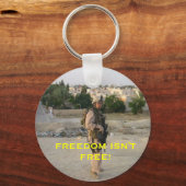 Jeff4, FREEDOM IS NIET VRIJ! Sleutelhanger (Voorkant)