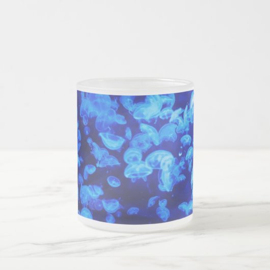 Jellyfish in Deep Blue Zee Matglas Koffiemok (Center)