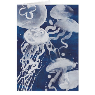 Jellyfish op marineachtergrond