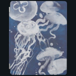 Jellyfish op marineachtergrond iPad cover<br><div class="desc">kwallen op de achtergrond van de marine Artist: Grace Popp</div>