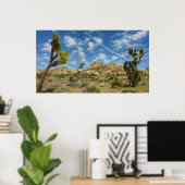 Jeneverbosbomen en blauwe lucht woestijnlandschap poster (Thuiskantoor)