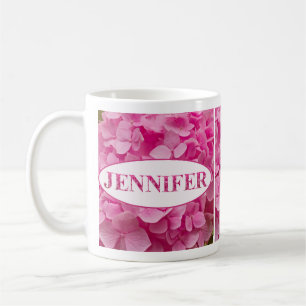 "Jennifer" Naam in Roze Hydrangea Bloemen Letterin Koffiemok