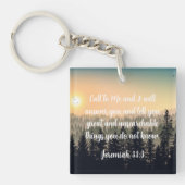 Jeremiah 33:3 Bijbelverse w/ Mountain Pine Trees Sleutelhanger (Voorkant)