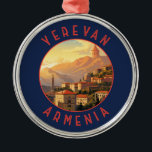 Jerevan Armenië Retro Noodlijdende Cirkel Metalen Ornament<br><div class="desc">Yerevan retro vector reisontwerp. Jerevan,  de hoofdstad van Armenië,  wordt gekenmerkt door grootse architectuur uit de Sovjet-tijd.</div>