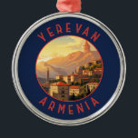 Jerevan Armenië Retro Noodlijdende Cirkel Metalen Ornament<br><div class="desc">Yerevan retro vector reisontwerp. Jerevan,  de hoofdstad van Armenië,  wordt gekenmerkt door grootse architectuur uit de Sovjet-tijd.</div>