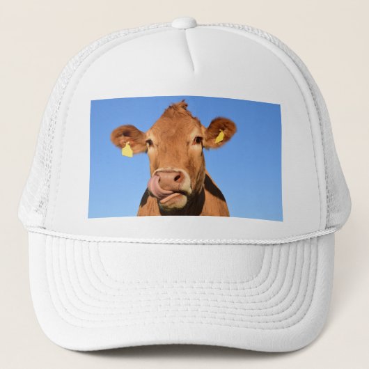 Jersey Cow Licking zijn Nose Trucker Pet (Voorkant)