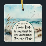 Jesaja 43:1 Vrees niet voor Ik heb u verlost Ocean Keramisch Ornament<br><div class="desc">Christelijke inspirerend citaat Schrift gepersonaliseerde Kerst keramische ornament beeldt een prachtige natuur waterverf met een oceaanstrand, zee gras en blauw oceaanwater en lucht. Het bevat een boogvormig lijst met een bemoedigend Bijbelvers Jesaja 43:1, "Vrees niet, want ik heb je verlost; Ik heb je bij naam geroepen, je bent van mij."...</div>