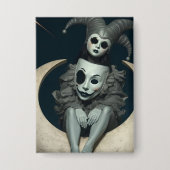 Jester sits on crescent moon wireless charger button (Voorkant)