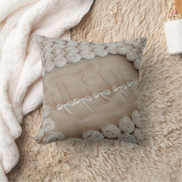 JESÚS geborduurd Sierkussen – 3D Render Beige