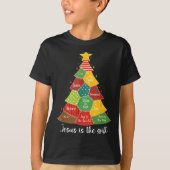 Jesus Is The Gift Christmas Tree Patchwork Scriptu T-shirt (Voorkant)