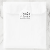 Jesús te ama ronde sticker (Tas)