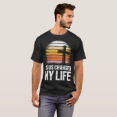 Jesus Veranderde Mijn Leven Retro Kruis T-shirt (Voorkant volledig)
