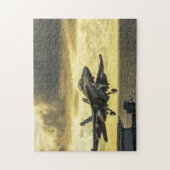 Jet die de militaire puzzel van Jigzaag afvoert Legpuzzel (Verticaal)