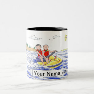 Jet Ski Riding Couple Cartoon door PrintedPerfecti Tweekleurige Koffiemok