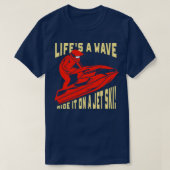 Jet Skigeschenk Lifes a wave ride it op een jetski T-shirt (Design voorkant)