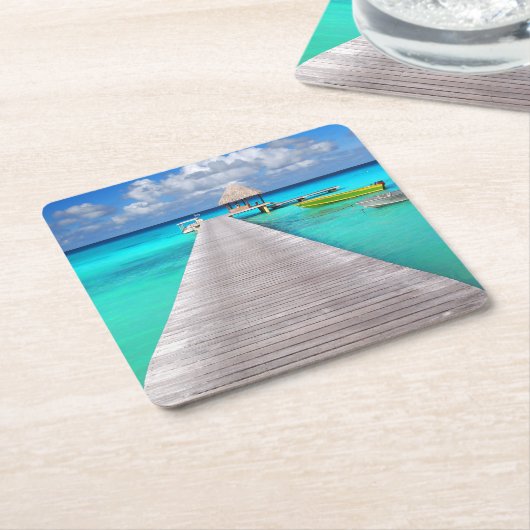 Jetty met boten in een tropische lagune kartonnen onderzetters (Schuin)