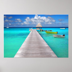 Jetty met boten in een tropische lagune poster