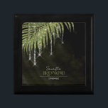 Jewel Palm Leaf Wedding Green ID830 Cadeaudoosje<br><div class="desc">Kies voor een opvallende, glitz en glazen blik door de stukken in deze trouwsuite te gebruiken zoals getoond, met juwelen die de met diamant omringde palmbladeren omhullen of verwijder de juwelen lagen voor een iets conservatievere blik. Deze set is voorzien van glanzende bladeren en getextureerde achtergrond in schaduwen van lichte...</div>