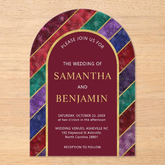 Jewel Tone Luxe Boog Bourgondië Gouden Huwelijk Acryl Uitnodigingen (Voorkant)