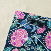 Jewel Toned Boho Chalk Chintz Floral Pattern Strandlaken (In situ)