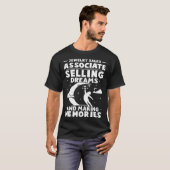 Jewelry Sales Associate Selling Dreams Making Memo T-shirt (Voorkant volledig)