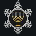 Jewish Chanukah menorah snowflake ornamed Tin Sneeuwvlok Ornament<br><div class="desc">De joodse menorah kaarthouder met kaarsen op zwarte achtergrond.</div>