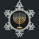 Jewish Chanukah menorah snowflake ornamed Tin Sneeuwvlok Ornament<br><div class="desc">De joodse menorah kaarthouder met kaarsen op zwarte achtergrond.</div>