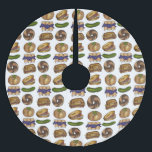 Jewish Deli Foods Pickle Knish Blintz Bagel Lox Kerstboom Rok<br><div class="desc">Ideaal voor feestversiering! De rok van de kerstboom bevat een originele markeerafbeelding van klassieke NYC Jewish deli foods, waaronder oogzonnesbrood, bagels, augurken en een reubenbroodje. Dit ontwerp is ook beschikbaar op andere producten. Zie je niet wat je zoekt? Hulp nodig bij aanpassingen? Neem contact op met Rebecca om iets voor...</div>
