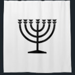 Jewish Menorah (symbool van het jodendom) Douchegordijn<br><div class="desc">Dit ontwerp is een illustratie van een menorah die door joodse mensen wordt gebruikt om de achtdaagse vakantie van de Hanukkah te vieren. De menorah is een negen-vertakt candelabrum dat tijdens de Hanukkah wordt aangestoken. Acht van de negen takken hebben licht (kaarsen of olielampen) dat de acht nachten van de...</div>