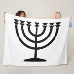 Jewish Menorah (symbool van het jodendom) Fleece Deken<br><div class="desc">Dit ontwerp is een illustratie van een menorah die door joodse mensen wordt gebruikt om de achtdaagse vakantie van de Hanukkah te vieren. De menorah is een negen-vertakt candelabrum dat tijdens de Hanukkah wordt aangestoken. Acht van de negen takken hebben licht (kaarsen of olielampen) dat de acht nachten van de...</div>