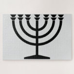 Jewish Menorah (symbool van het jodendom) Legpuzzel<br><div class="desc">Dit ontwerp is een illustratie van een menorah die door joodse mensen wordt gebruikt om de achtdaagse vakantie van de Hanukkah te vieren. De menorah is een negen-vertakt candelabrum dat tijdens de Hanukkah wordt aangestoken. Acht van de negen takken hebben licht (kaarsen of olielampen) dat de acht nachten van de...</div>