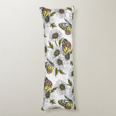 Jezebel vlinders en daisy bloemen op wit lichaamskussen (Achterkant (Verticaal))