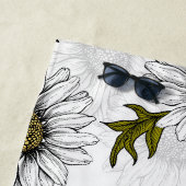 Jezebel vlinders en daisy bloemen op wit strandlaken (In situ)