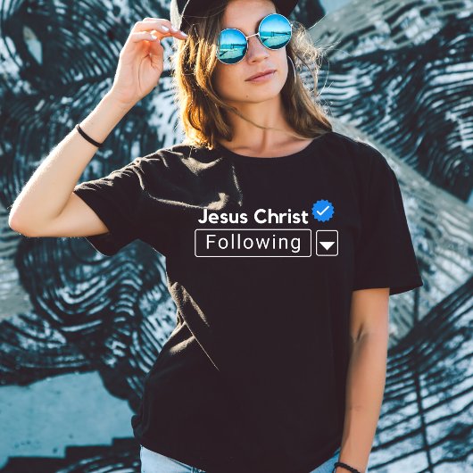 Jezus Christus Volgt Bijbelgeloof Womens T-shirt
