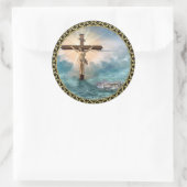 Jezus hangt van een Christelijk kruisbeeld. Ronde Sticker (Tas)