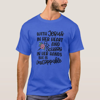 Jezus in haar hartschaar in haar handen Hairstyli T-shirt