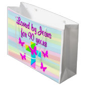 JEZUS IS AL 90 JAAR GELIEFD IN EEN CADEAUZAK GROOT CADEAUZAKJE (Voorkant Gekanteld)