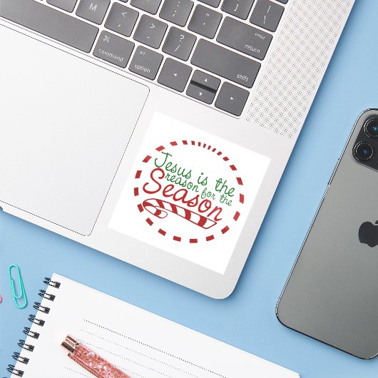 Jezus is de reden voor het kerstseizoen sticker (Laptop met iPhone)