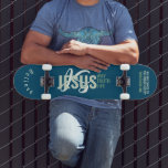Jezus is de weg, het leven, waarheidsgeschatbord persoonlijk skateboard<br><div class="desc">Jezus IS Way,  Life,  Truth Skateboard met "IS" monogrammed en citeert Christelijk citaat: "Jezus is weg,  leven,  waarheid T-shirt" in gemengde kalligrafie en minimalistische typografie. Dit trendy,  moderne geloof ontwerp is het perfecte geschenk en mode statement. #Christelijk #religie #scriptie #geloof #bible #jesus</div>