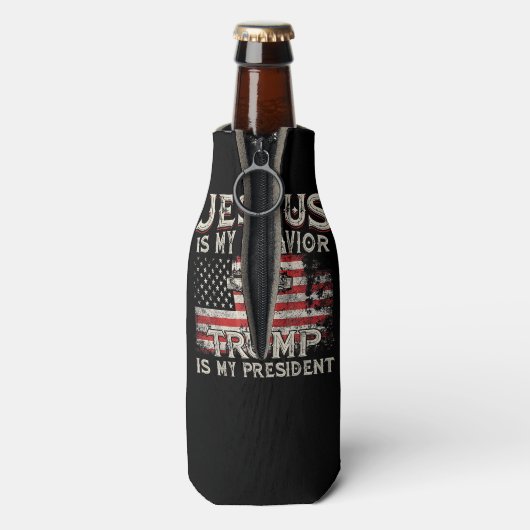 Jezus is mijn redder Trump mijn President Amerikaa Flesjeskoeler (Fles Achterkant)