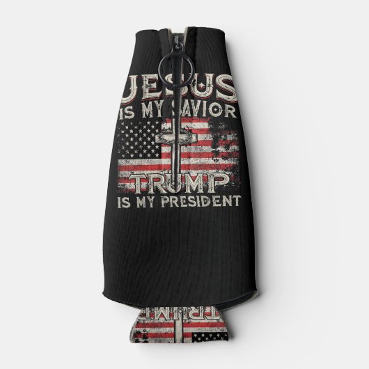 Jezus is mijn redder Trump mijn President Amerikaa Flesjeskoeler (Achterkant)