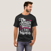 Jezus koffie en Mascara make-up citaat T-shirt (Voorkant volledig)