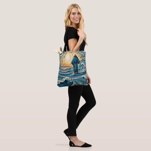 Jezus loopt op water tote bag (Op model)