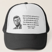 JFK Citaat 2b Trucker Pet (Voorkant)
