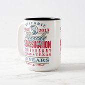 JFK Kennedy Assassination Jubileum 1963 - 2013 Tweekleurige Koffiemok (Voorkant links)