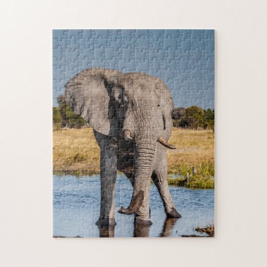 Jigzaag puzzel van olifant in het wild. legpuzzel (Verticaal)